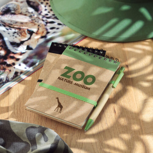 Libreta ecológica SONORA A6 con bolígrafo de cartón reciclado y tapa de cartón natural