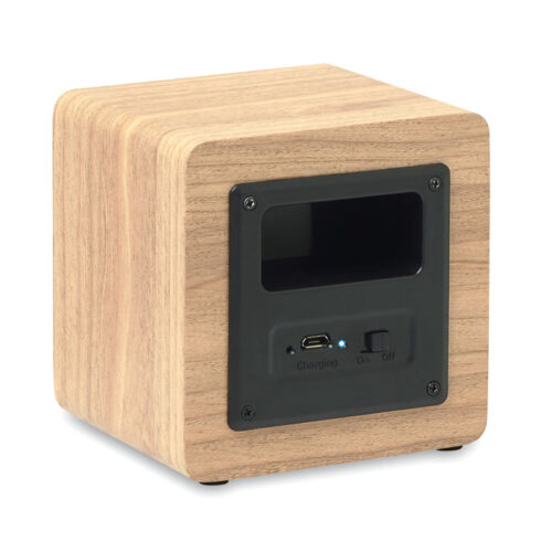 Bocina ecológica con diseño de madera, conexión Bluetooth 5.1 y batería recargable. Elegancia, sostenibilidad y sonido portátil en un solo regalo.