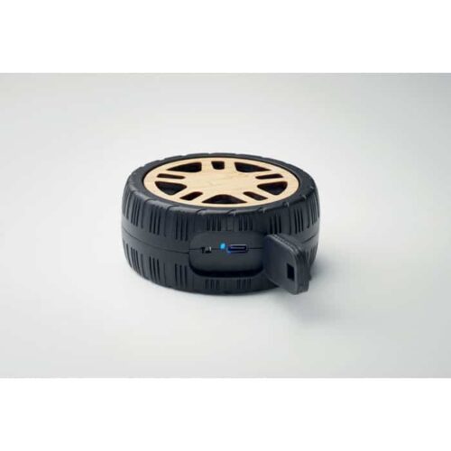 altavoz neumático ecológico Neumatik sobre mesa de trabajo