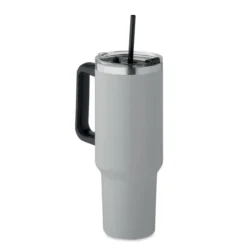Vaso térmico con pajilla SUMA de acero reciclado, tapa transparente y asa lateral, ideal para eventos sostenibles y regalos corporativos.