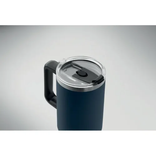 Vaso térmico con pajilla SUMA de acero reciclado, tapa transparente y asa lateral, ideal para eventos sostenibles y regalos corporativos.