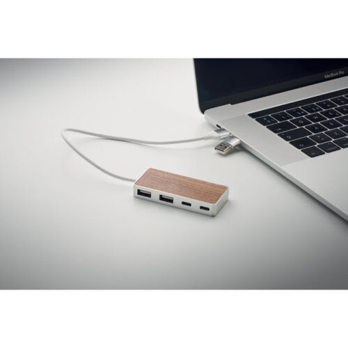 Hub USB de madera de nogal y aluminio reciclado con 4 puertos y diseño premium