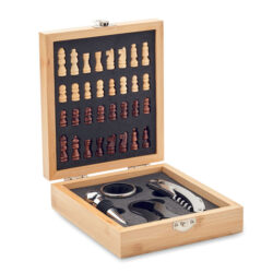 Set de vino con ajedrez CHESSET en caja de bambú con accesorios y piezas de madera