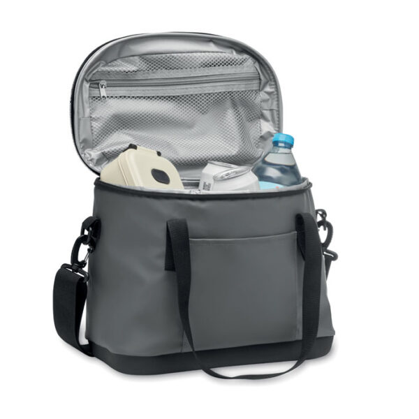 Lonchera térmica promocional Coolin de 40 litros con bolsillo frontal, abrebotellas y correa ajustable