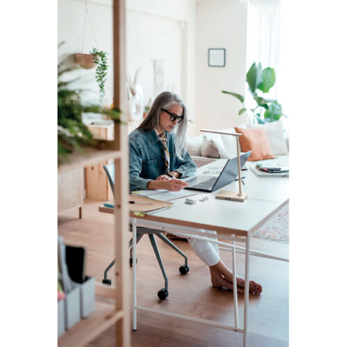 Lámpara plegable con cargador inalámbrico y base de bambú natural para escritorio