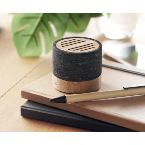 Bocina Bluetooth ecológica BOOL con carcasa RPET y detalle en bambú natural
