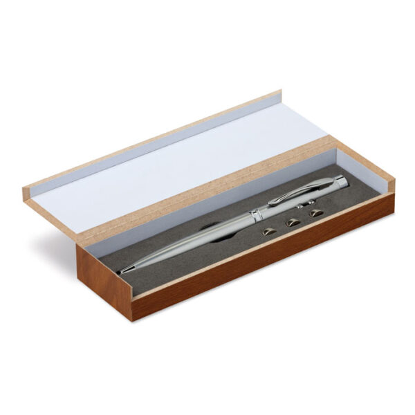 Puntero láser con bolígrafo ALASKA en estuche de madera con luz LED y acabado metálico