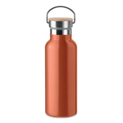 Botella térmica HELSINKI de 500 ml con cuerpo metálico aislado, tapa de bambú natural y asa metálica plegable. Ideal para branding ecológico y regalos premium.