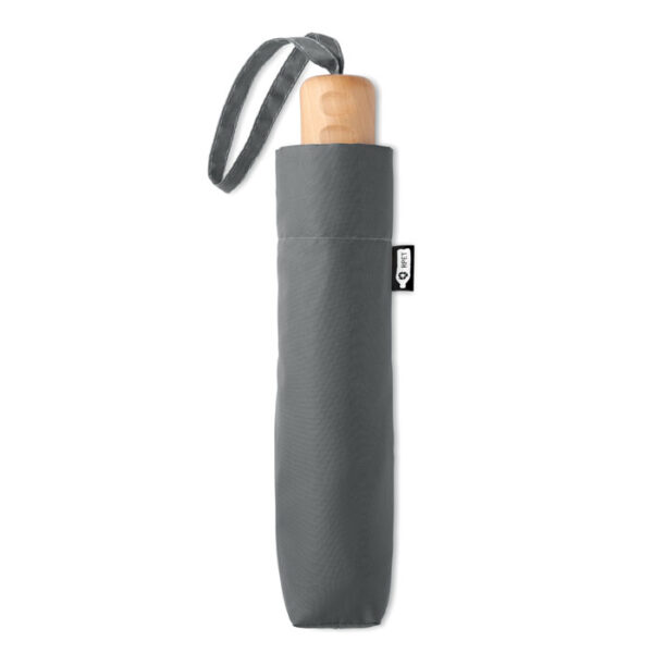 Paraguas plegable ecológico Tralee personalizado con logo, 8 paneles, mango ergonómico y funda plateada.