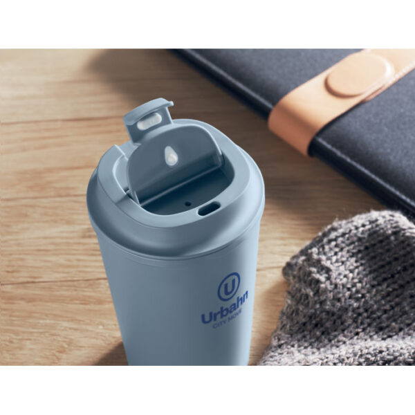 Vaso ecológico BEIBAKU de PLA con tapa y logotipo impreso, ideal para bebidas sostenibles y promociones corporativas eco-friendly.