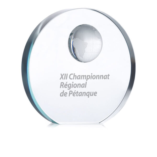 Trofeo de cristal redondo con globo terráqueo grabado y texto personalizado