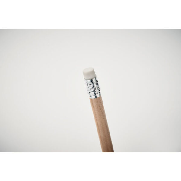 Lápiz ecológico PENSEED con goma de borrar, envuelto en papel de semillas de flores silvestres, ideal como regalo promocional sostenible y original.