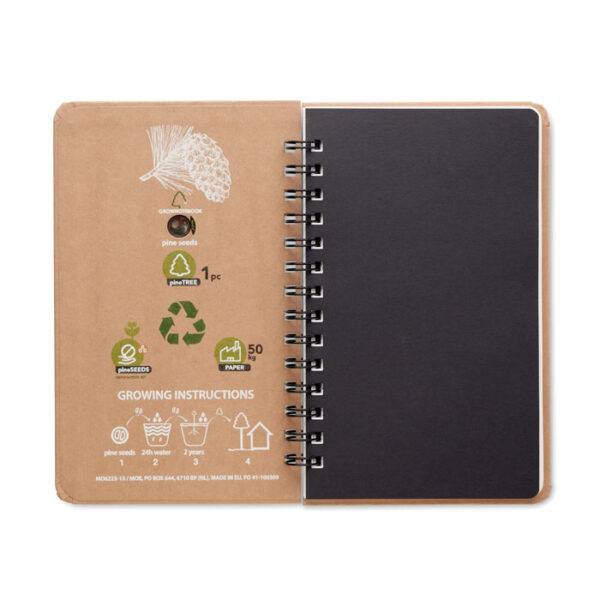 Libreta ecológica GROWNOTEBOOK™ con semillas de pino en la tapa y espiral metálico, ideal para promociones sostenibles con impacto positivo.