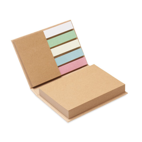 Bloc de notas adhesivas ecológico con tapas kraft y marcadores de colores reciclados, ideal para promociones sostenibles.