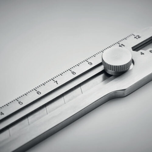 Cúter multifuncional personalizado KNIFEPLUS con diseño de acero y herramientas integradas