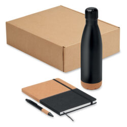 Set de regalo corporativo sostenible CADEAU con botella de acero, libreta de corcho y bolígrafo en caja kraft.