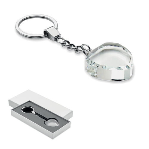 Llavero de cristal corazón con cadena metálica, acabado facetado y personalización láser, ideal como regalo elegante y sostenible.