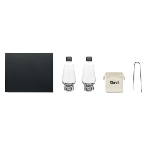 Set de cata de whisky personalizado con copas, cubitos de acero, pinzas y estuche negro de regalo.