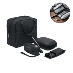 Kit de emergencia con bolsa térmica negra, botiquín, multiherramienta y radio con linterna