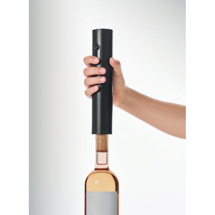 Vertedor acrílico y tapón de vacío incluidos en el set de vino corporativo