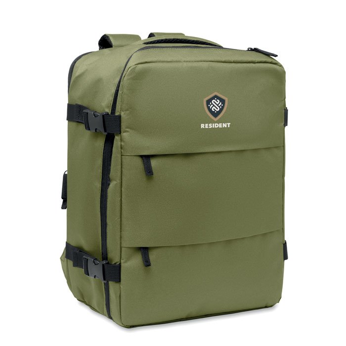 Panel frontal de la mochila con el logo bordado