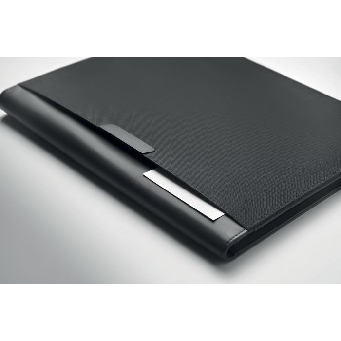 Placa metรกlica del cartapacio con logo grabado a lรกser